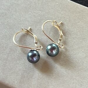Vintage solid 14k gold blue gray pearls earrings
